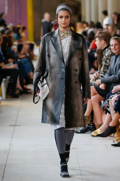 Look 28